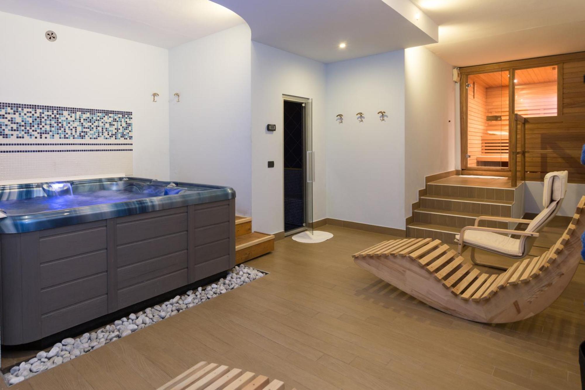 Mare Blu -- Boutique 3* Pineto